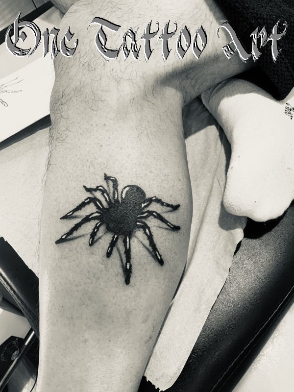 Araignee tattoo one tattoo art black white