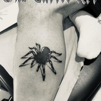 Araignee tattoo one tattoo art black white