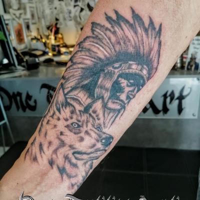 one tattoo art-tatouage apache et loup