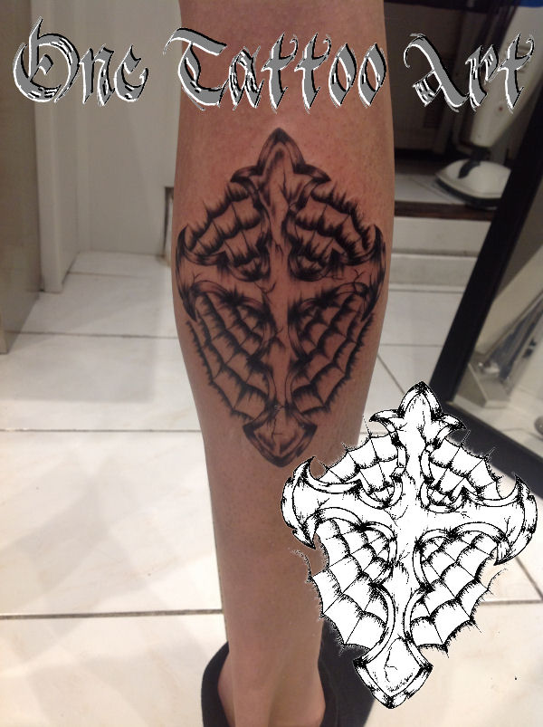 one tattoo - croix sur toile 3