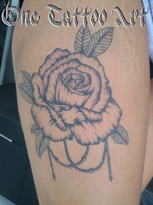 Rose one tattoo art - Fréjus